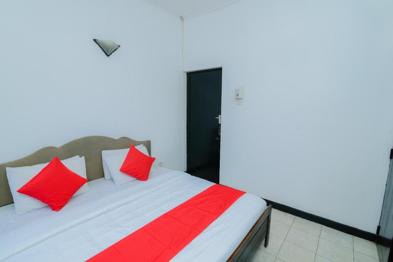 Oyo 479 Water Front Hotel Канді Екстер'єр фото