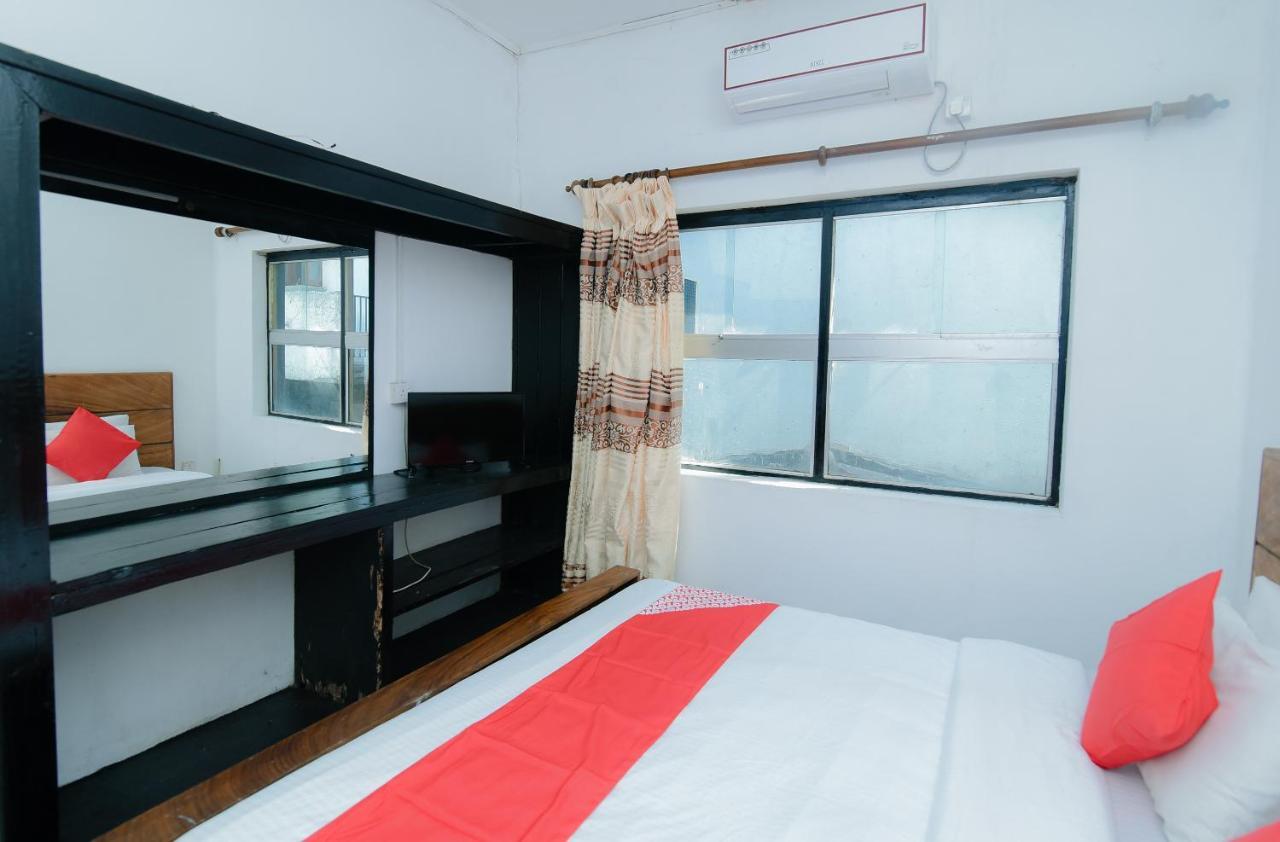 Oyo 479 Water Front Hotel Канді Екстер'єр фото
