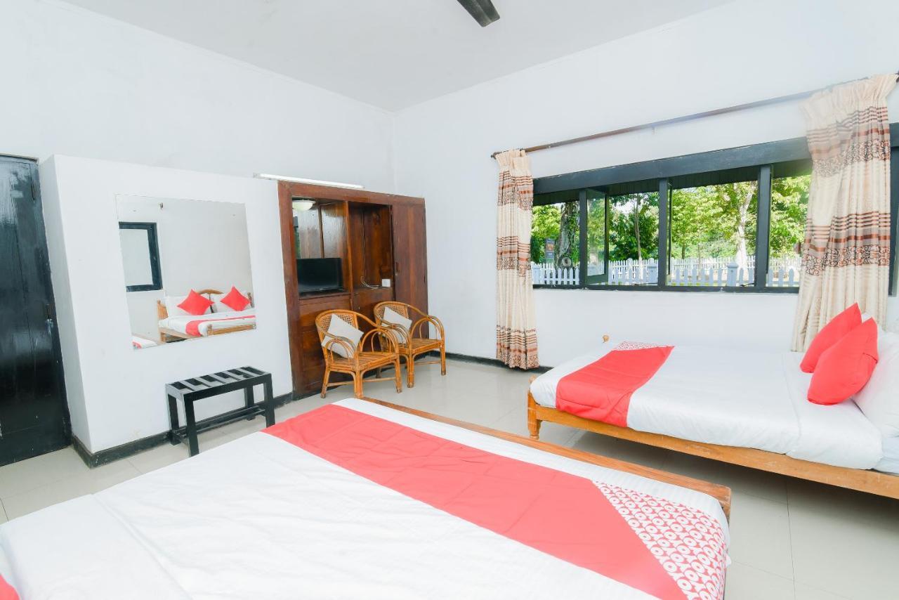 Oyo 479 Water Front Hotel Канді Екстер'єр фото