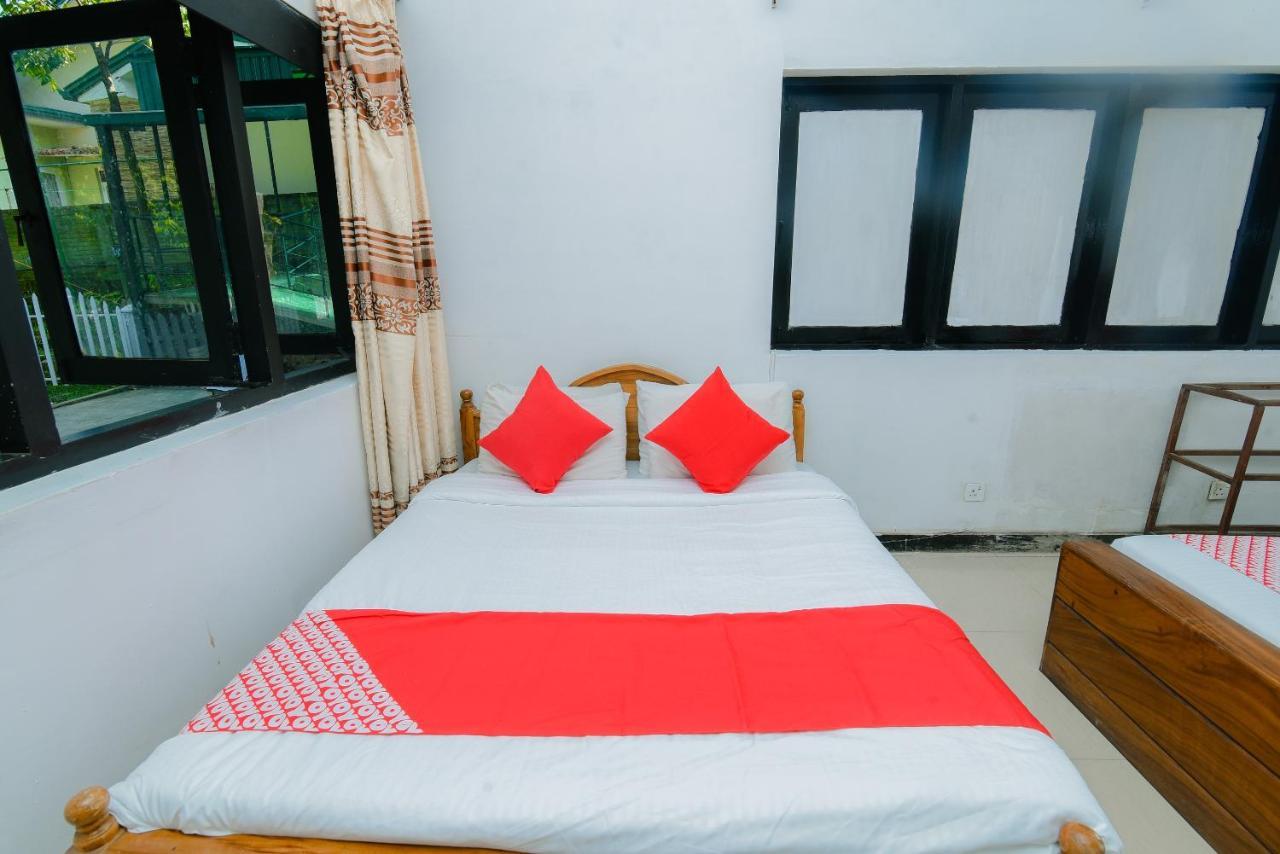 Oyo 479 Water Front Hotel Канді Екстер'єр фото